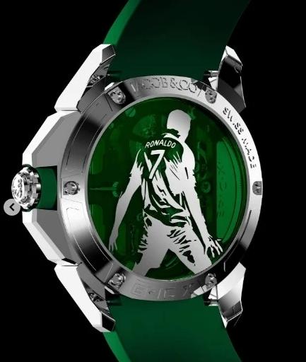 您是C罗的铁杆球迷吗？总裁推出的这款手表，不差钱的C罗球迷会支持吗？

C罗的场(3)