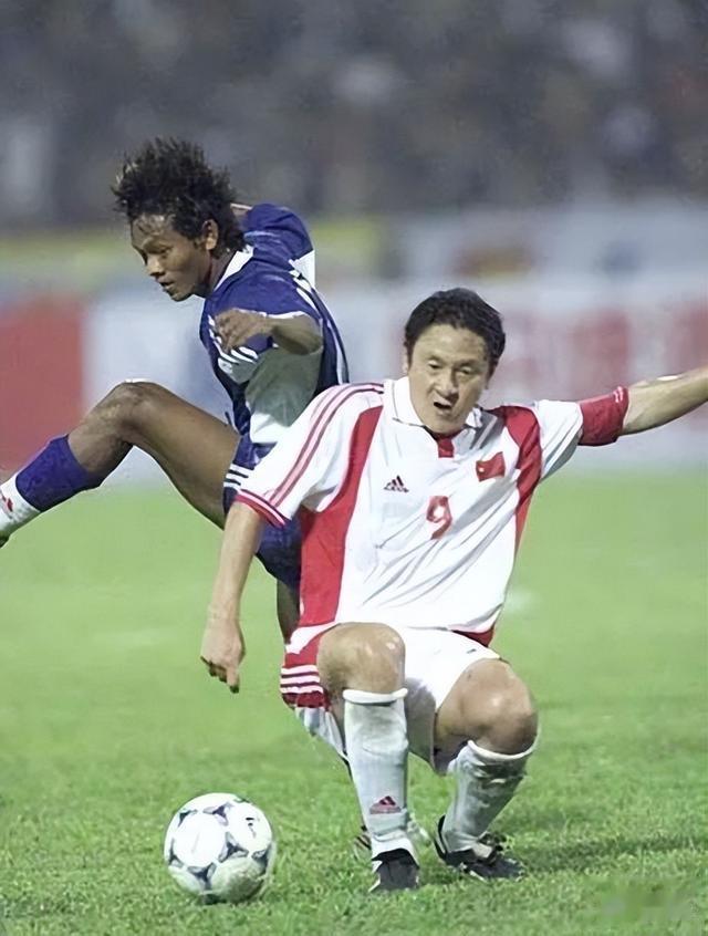 22年前今天米卢率国足3-1柬埔寨 球迷怒喊解散！出场14人今何在？(2)