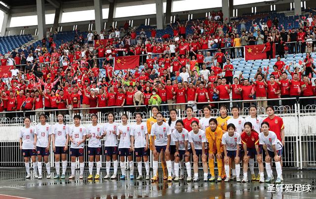 伟大5-0！中国女足直接进军亚洲杯，天才小将强行推空门+戏耍对手(8)