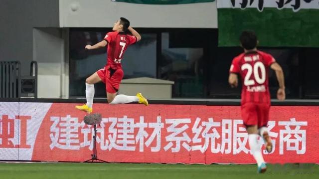别只知道开罚单，中国足协可以从武磊开始打造中超的超级明星(2)