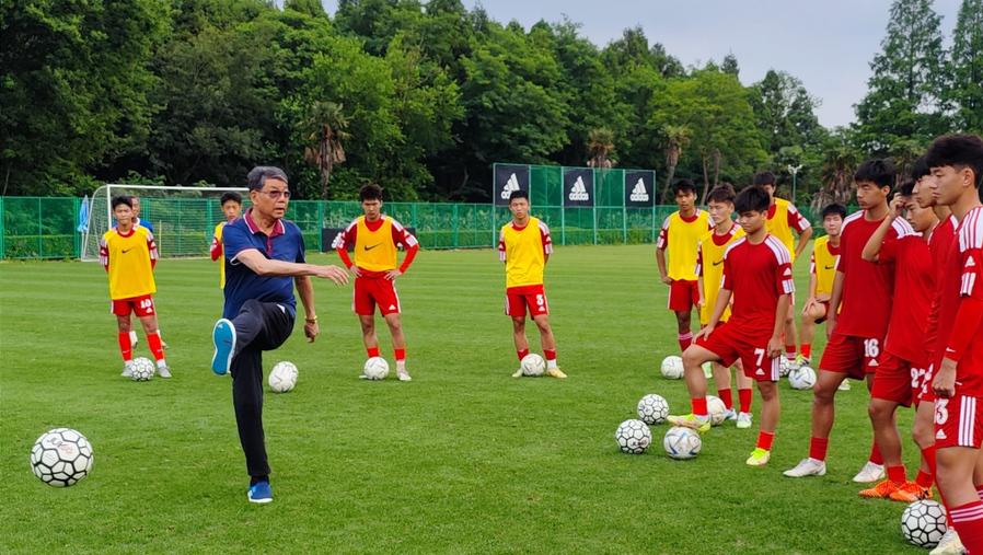 崇明岛三代弟子强势出击，80岁的徐根宝真的已为中国足球倾尽一生所有……(7)
