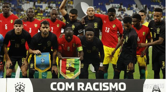 习惯以黄色战袍示人的巴西男足首次身穿黑色球衣，这是什么“梗”(1)