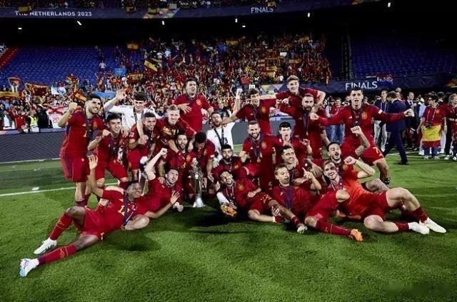 西班牙队在时隔11年后又拿下了一座冠军，欧国联冠军，这是否意味着西班牙队又见曙光(1)