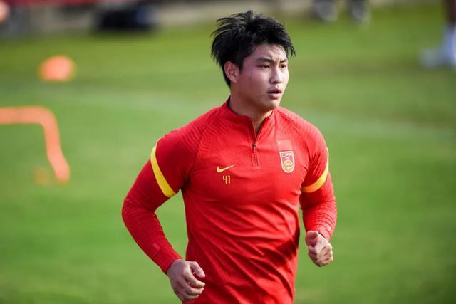 作为中国男足近年来涌现出的最优秀的前锋之一，山东泰山球员郭田雨因为被卷入“李铁案(3)