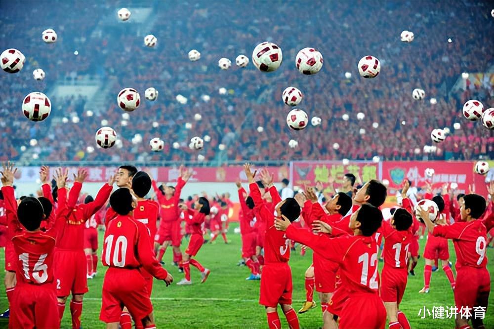 某些国足球员每日收入高达3。3万，高收入对中国体育市场的影响(9)