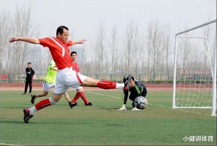 某些国足球员每日收入高达3。3万，高收入对中国体育市场的影响(11)