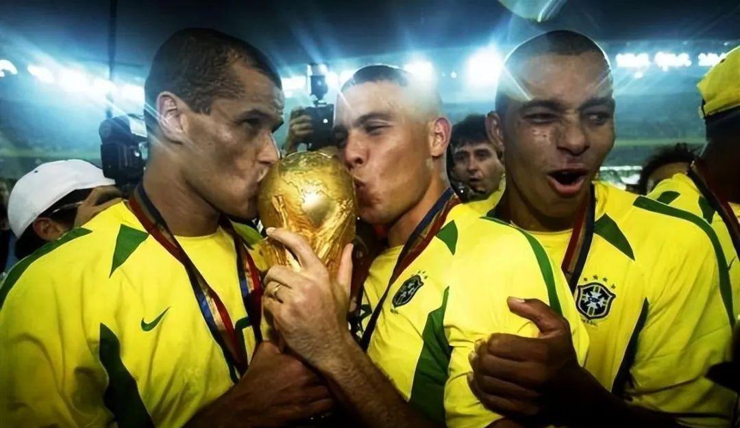 巴西历史足坛上十大最伟大的超级球星(6)