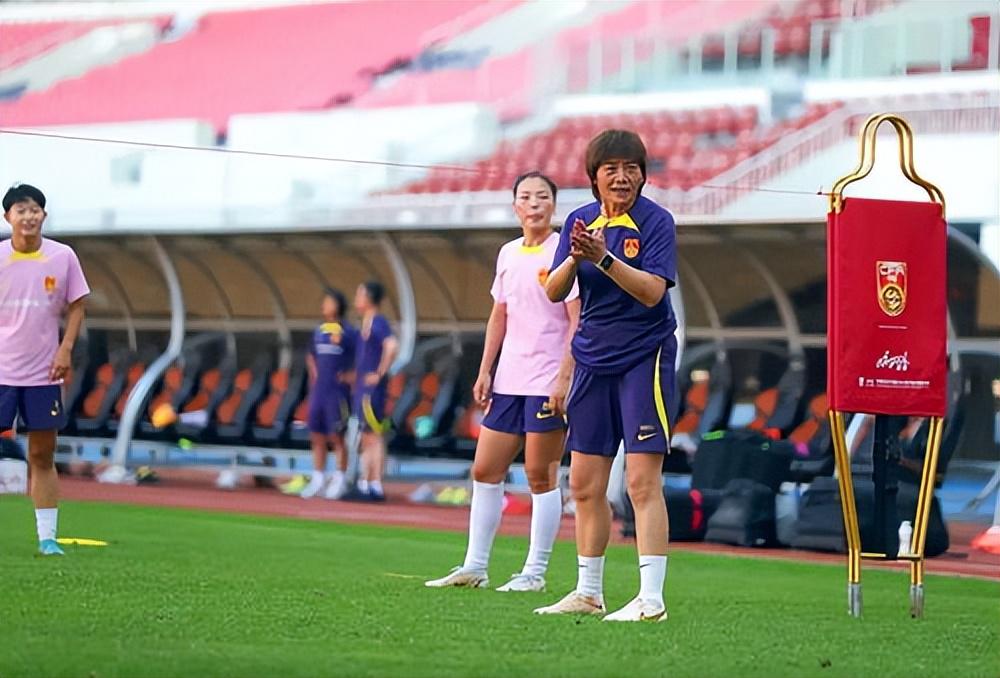 官宣！Prada与中国国家女子足球队建立合作伙伴关系(3)