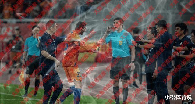 中超裁判问题引争议，中国足协应重视解决裁判员不足难题