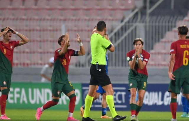 6进决赛只赢1次 葡萄牙第5次屈居U19欧洲杯亚军！(1)