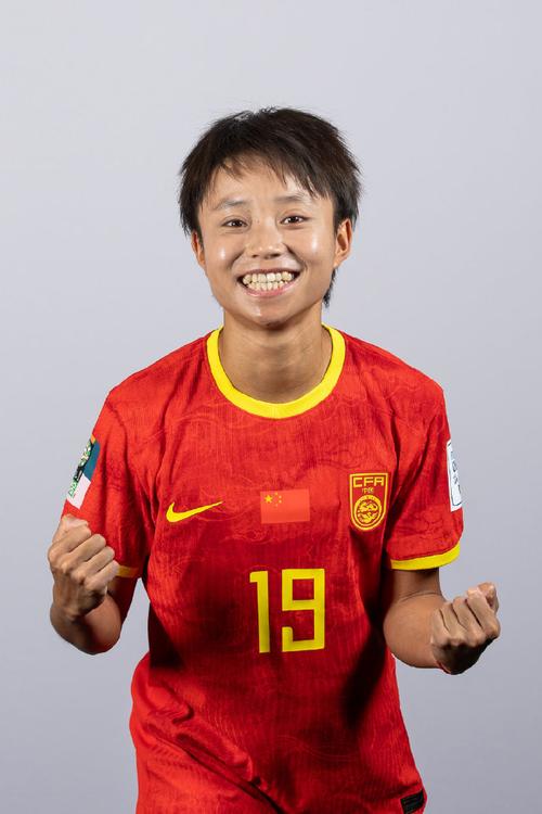 标题：中国女足再度走红，冲击世界杯冠军，铁血防守引发奇迹