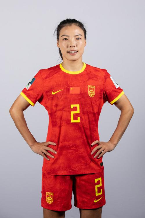 标题：中国女足再度走红，冲击世界杯冠军，铁血防守引发奇迹(2)