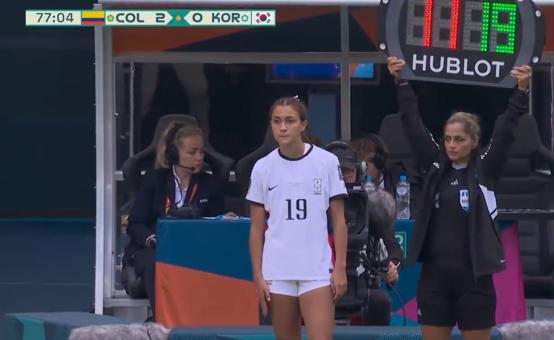 16岁小中锋凯西-费尔女世界杯上阵！创女足最年轻出场纪录！(2)