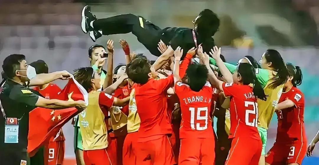 日本女足连战连捷
中国女足遭遇开门黑
亚洲杯后我们被日本女足甩开不少
日本女足接