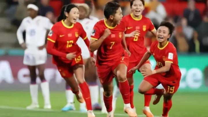 铿锵玫瑰的最后机会，中国女足依然存在绝境逢生的可能。中国女足在击败海地后，危如累(1)