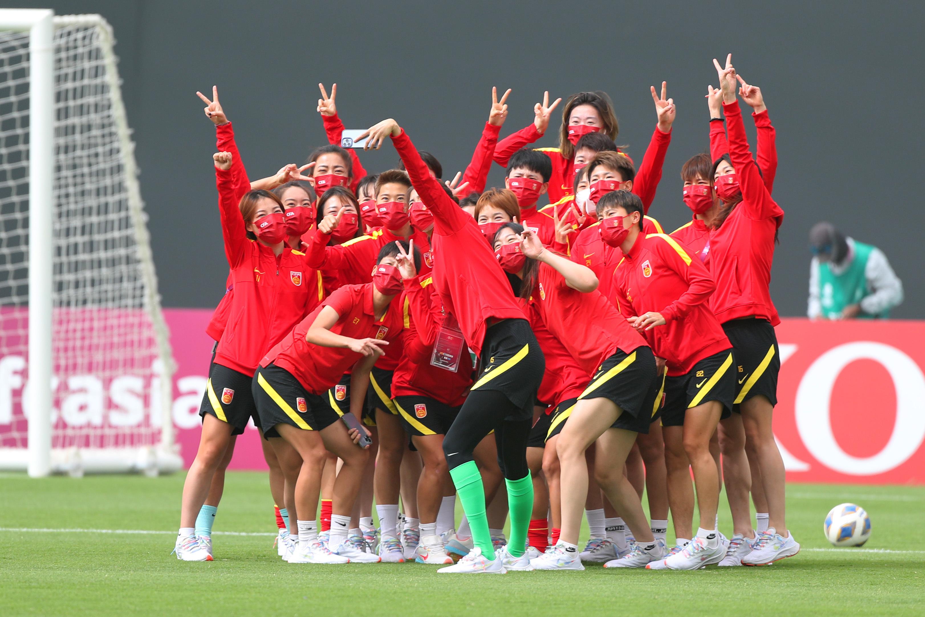 中国男足应该向中国女足学习什么？(3)