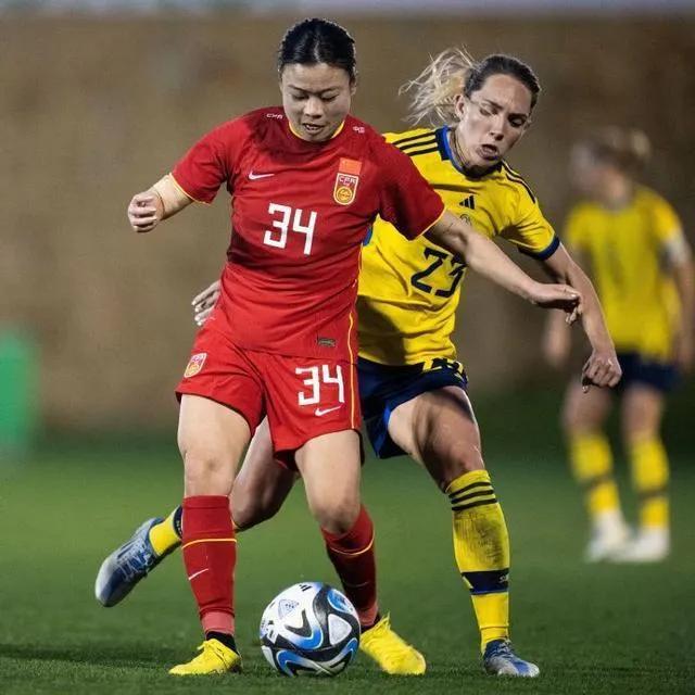 世界杯大战前夕，中国女足在欧洲拉练时就显露出自身的问题，在与世界杯季军瑞典队的比(3)