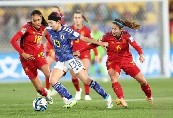 日本女足真是冤死了，小组赛0：4惨败在自己脚下的西班牙队，竟然最终获得了女足世界