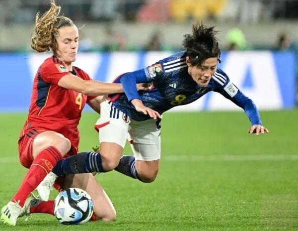 日本女足真是冤死了，小组赛0：4惨败在自己脚下的西班牙队，竟然最终获得了女足世界(3)