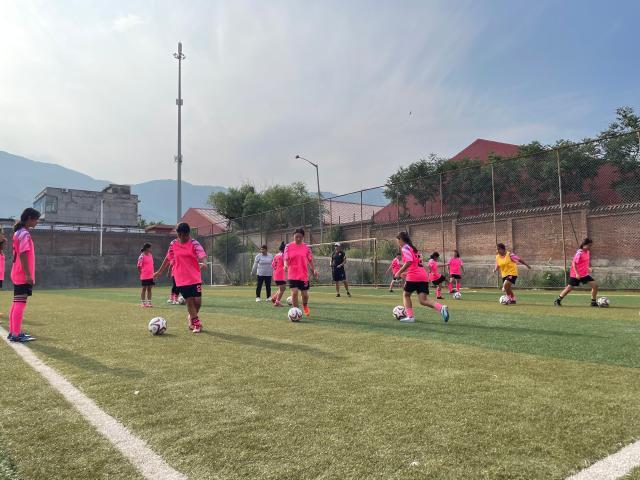 北京“足球援疆” 3年惠及和田地区中小学生近200名