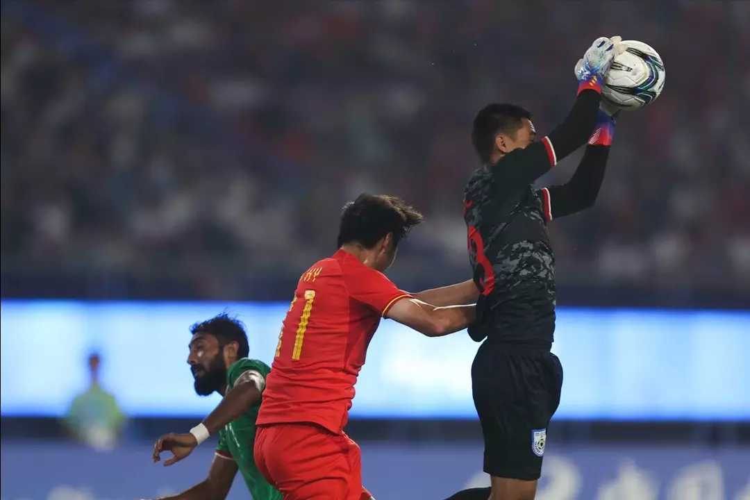 国足0比0战平孟加拉，被网友骂声一片，这种惯性心态该洗洗了！