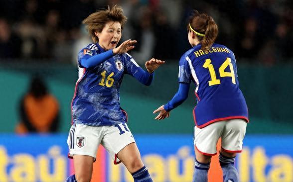 亚运女足半决赛：极其嚣张，中国女足痛下狠手连击日本(2)