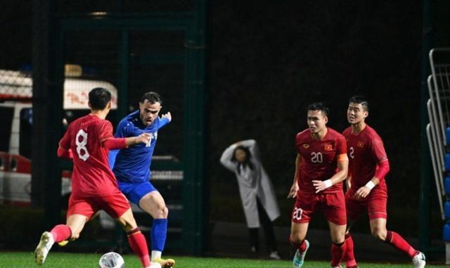 乌兹别克斯坦2-0越南，终止3场不胜，乌鲁诺夫破门，下场对阵国足(2)
