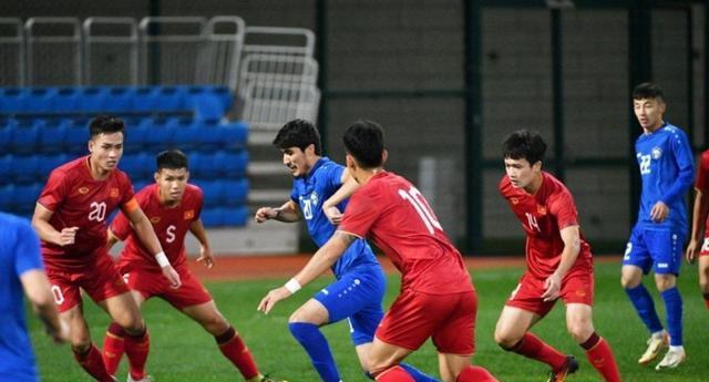乌兹别克斯坦2-0越南，终止3场不胜，乌鲁诺夫破门，下场对阵国足(3)