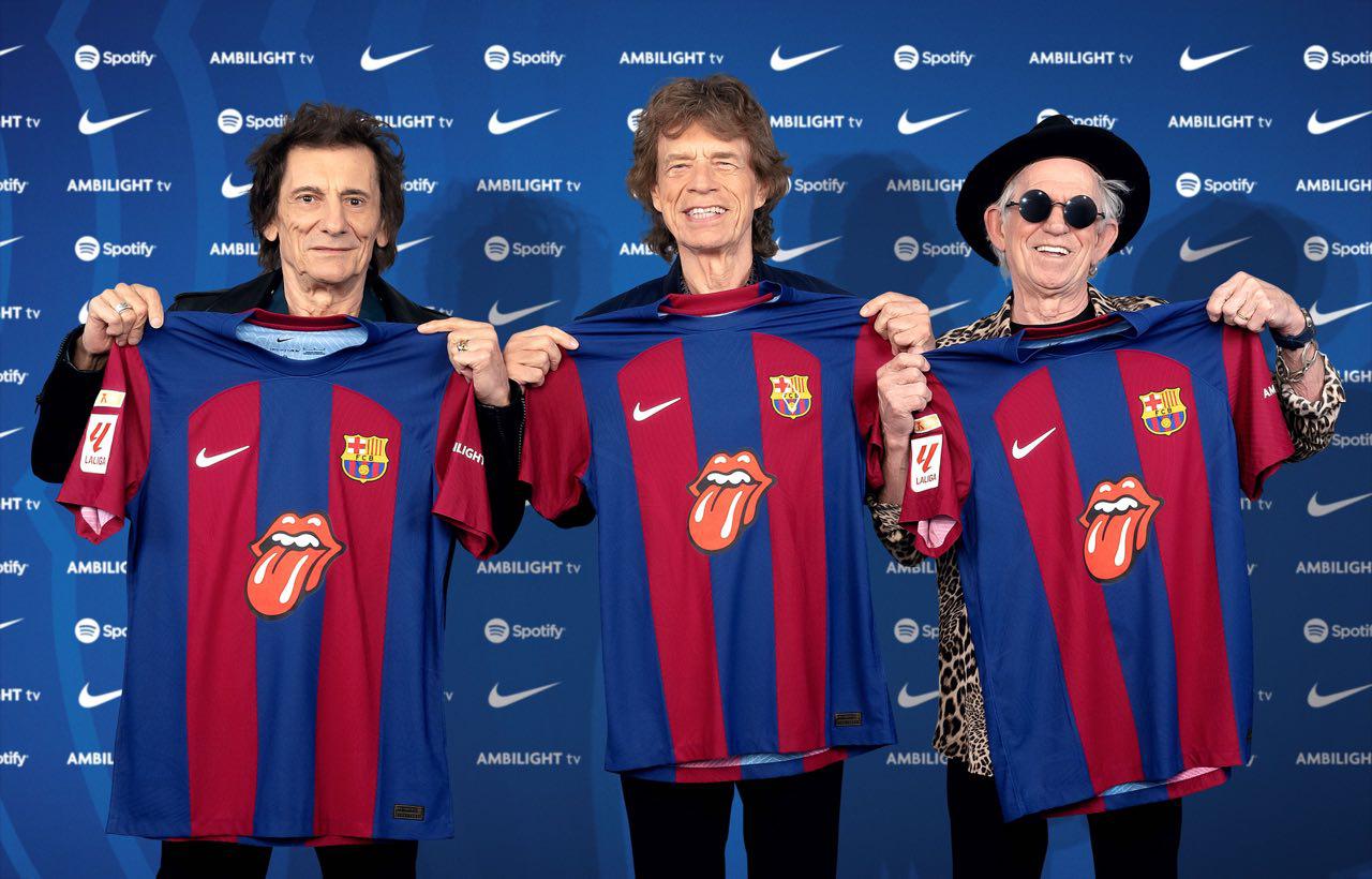 巴萨与滚石联名球衣上架20分钟售罄，明日将在巴塞罗那商店发售(1)