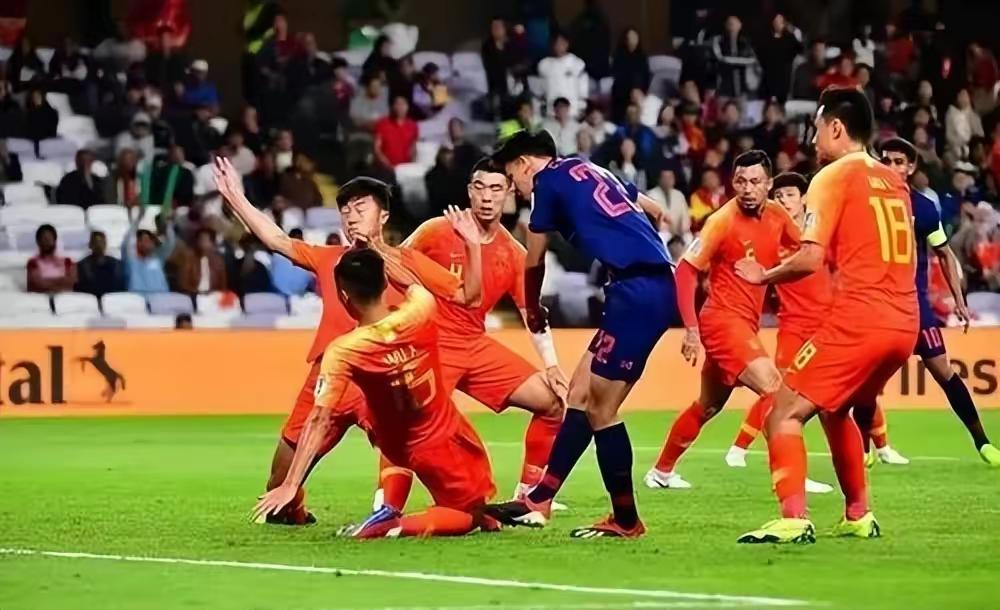 中国男足险胜泰国：赛后球迷情绪复杂揭示深层问题