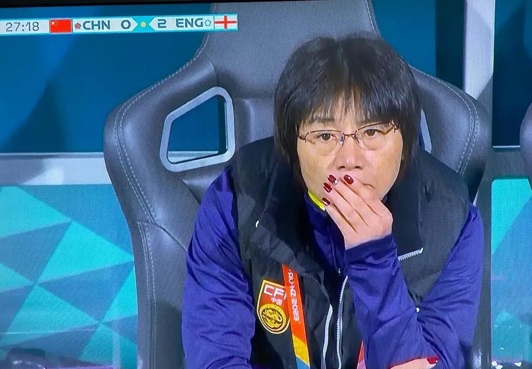 水庆霞官宣下课 亚洲杯也成为不了她的护身符 免死金牌(4)