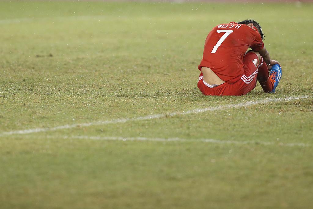 虽败犹荣！国足主场0比3韩国队，韦世豪伤退西亚裁判“黑哨”横行(3)