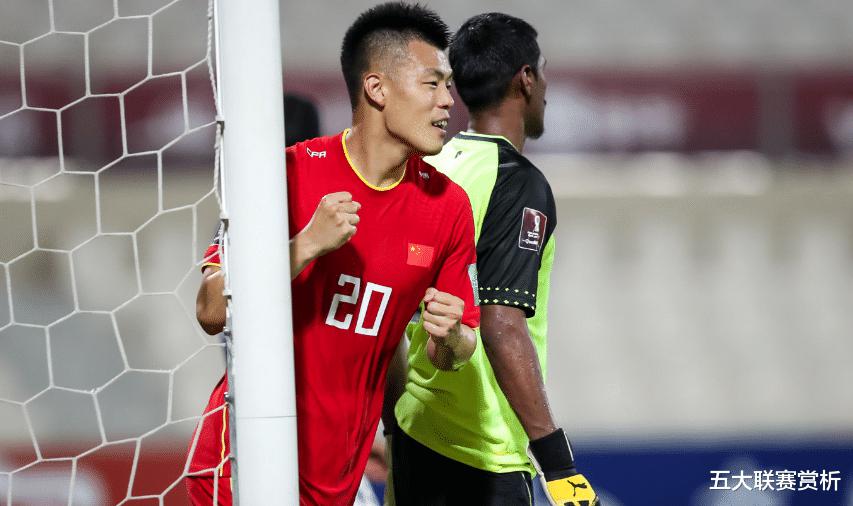 大器晚成！35岁国足老将再次入选亚洲杯，身份特殊，引发球迷热议(3)