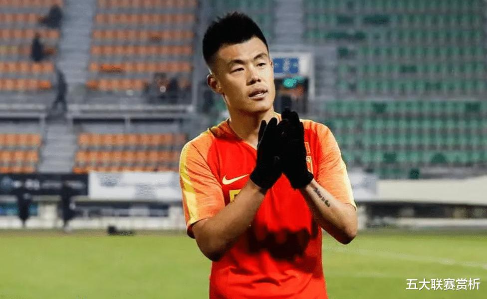 大器晚成！35岁国足老将再次入选亚洲杯，身份特殊，引发球迷热议(4)