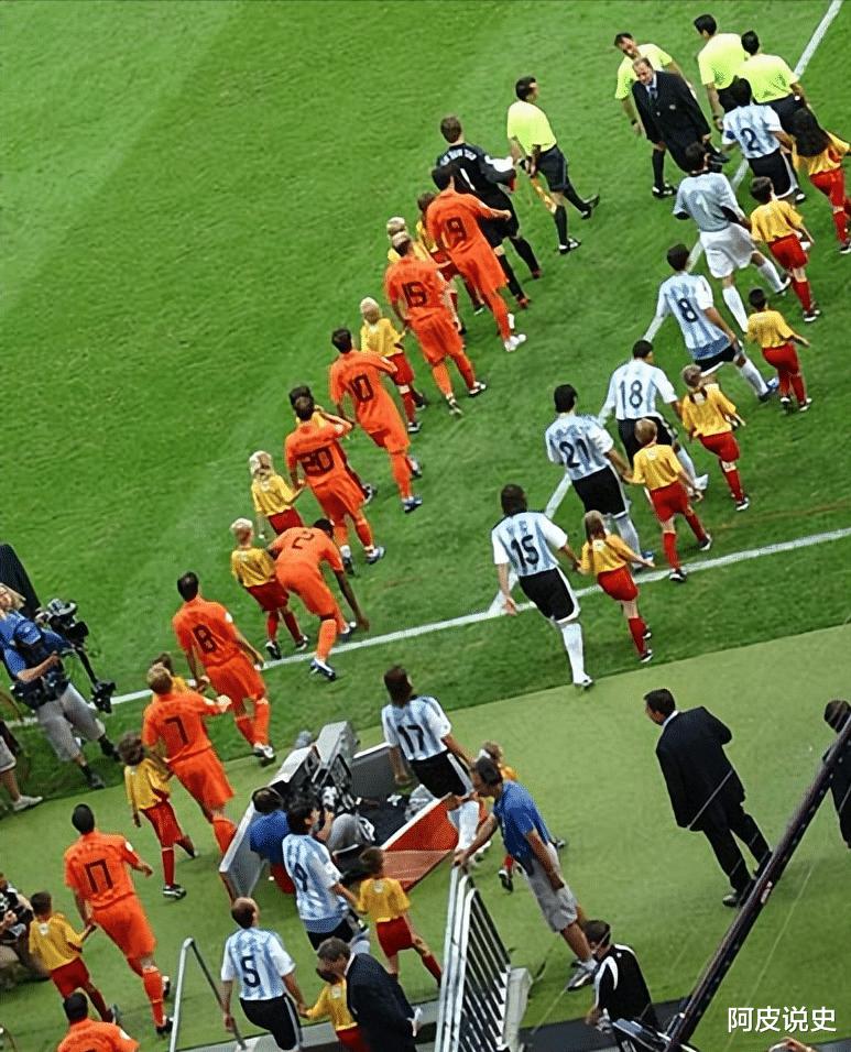 德国世界杯回顾，无聊的强强对话，阿根廷闷平荷兰喜提小组第一