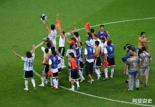 德国世界杯回顾，无聊的强强对话，阿根廷闷平荷兰喜提小组第一(18)