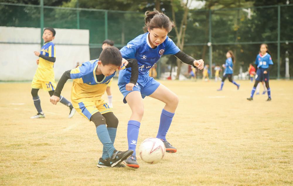 深圳市宝安区青少年足球周末联赛落幕 为青少年足球发展注入新活力(1)