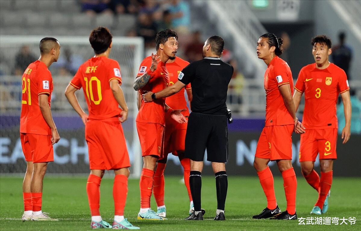 日韩媒体无情嘲讽，糟糕表现被足球圈痛批！国足才是小组最弱球队(1)