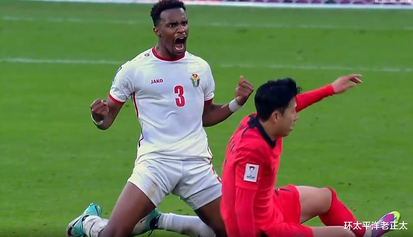 2-2！亚洲杯再爆冷门，韩国91分钟艰难绝平，被质疑故意躲开日本