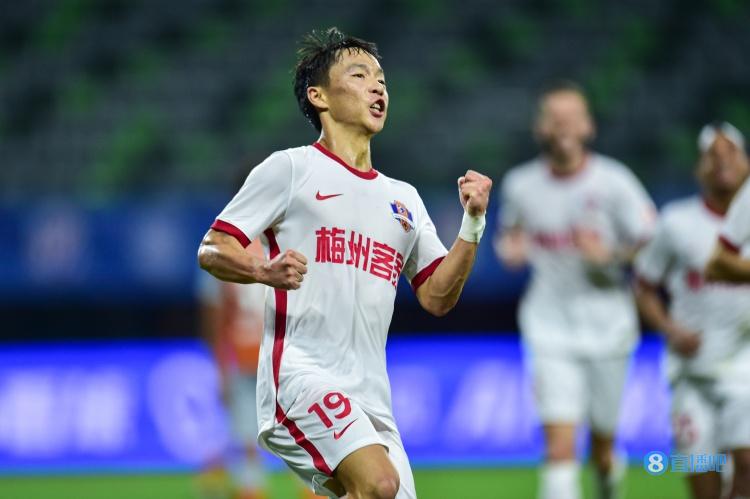 博主：梅州客家球员杨意林正式加盟河南队(1)