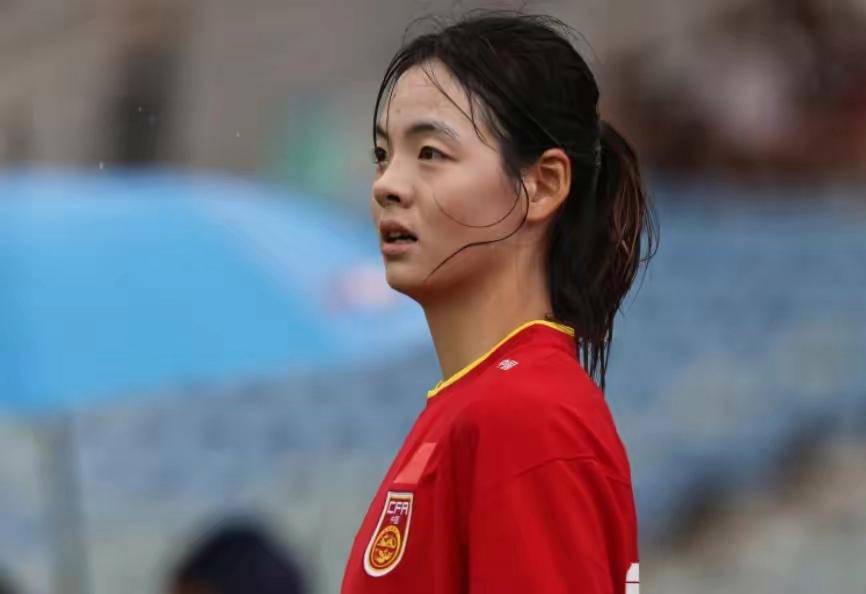 中国女足U20：卢家玉进球被判无效，展现极强的战斗意志