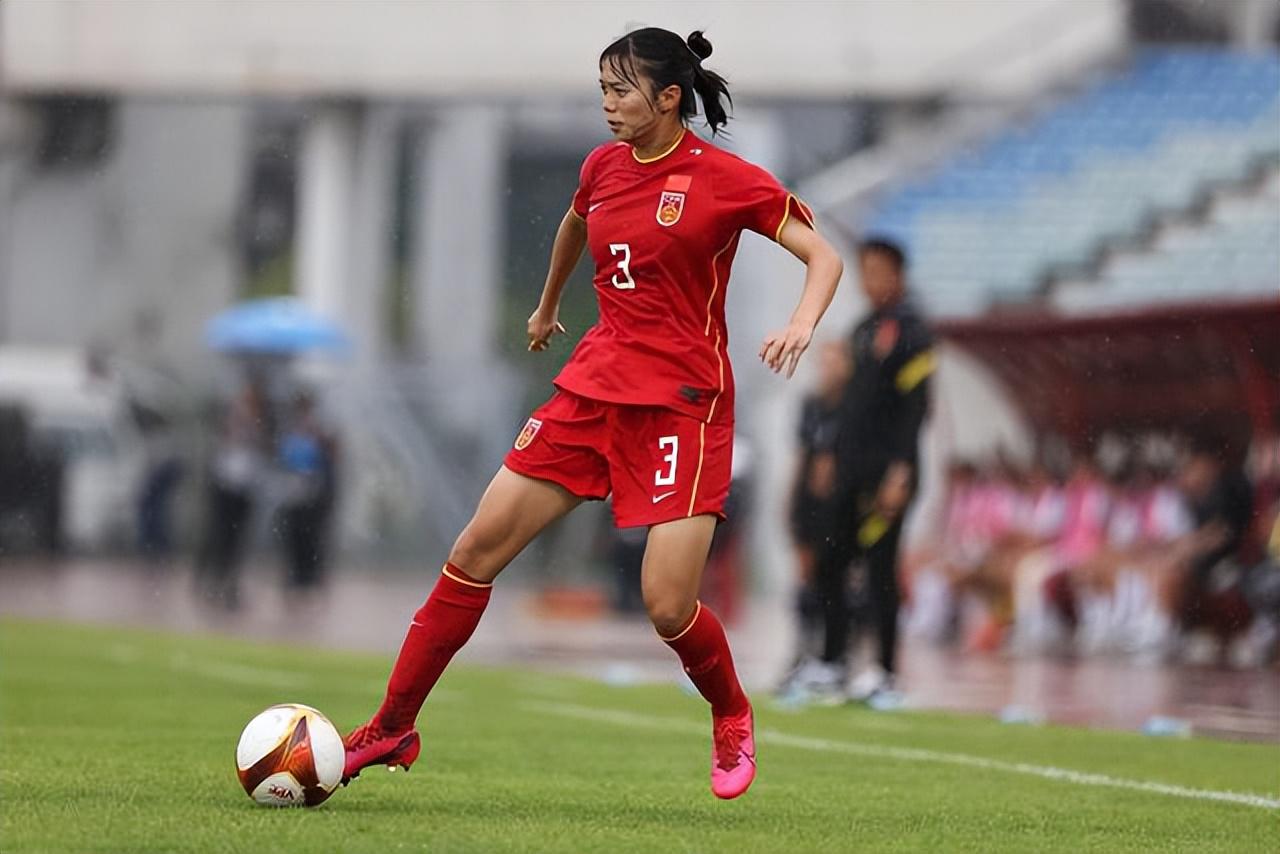 中国女足U20：卢家玉进球被判无效，展现极强的战斗意志(2)