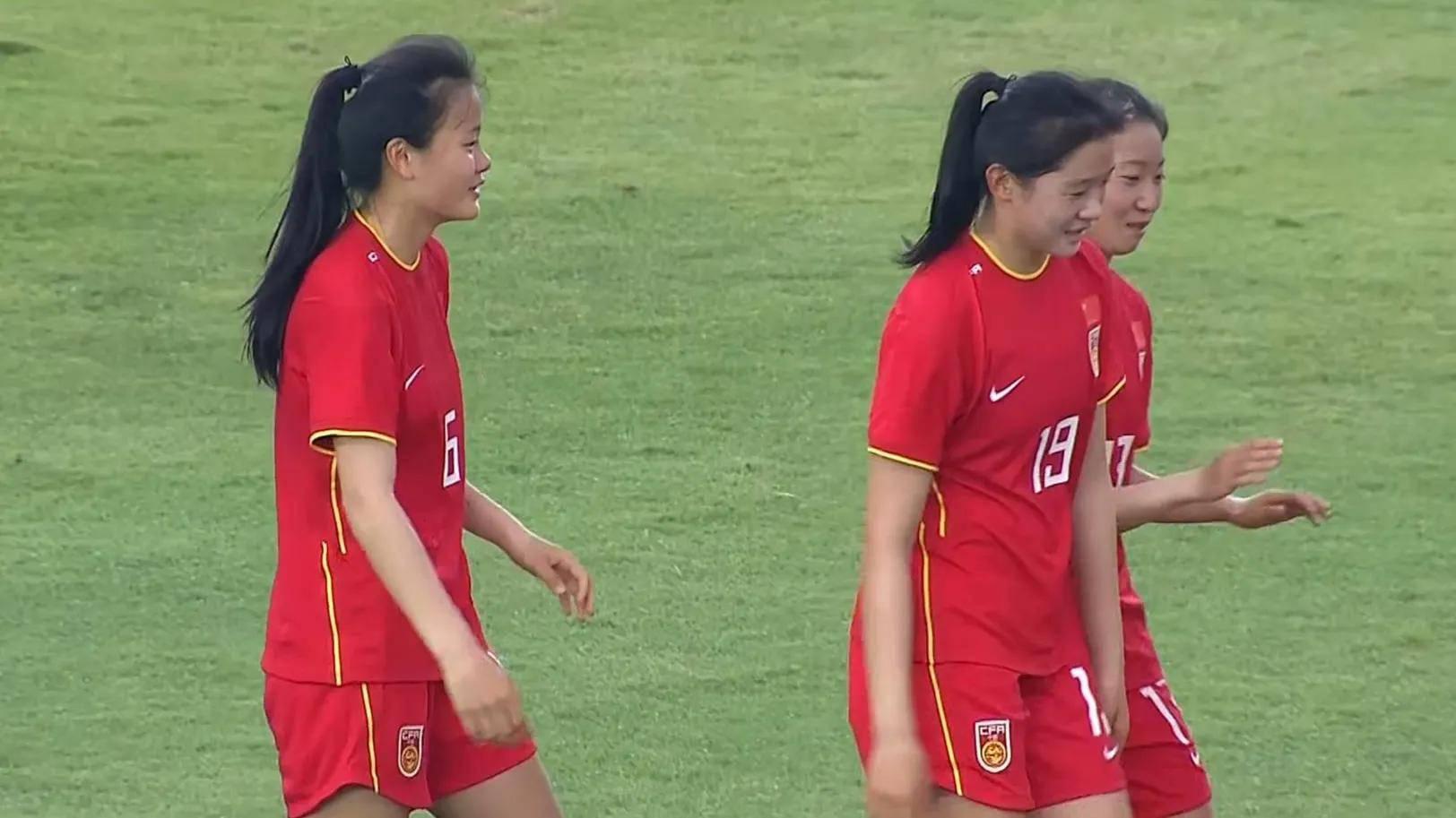 中国女足U20：卢家玉进球被判无效，展现极强的战斗意志(3)