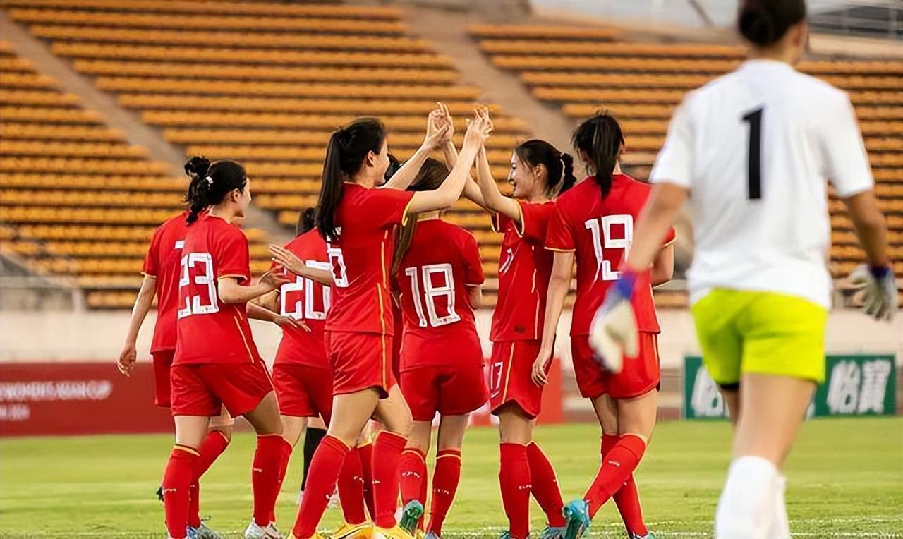 中国女足U20：卢家玉进球被判无效，展现极强的战斗意志(4)