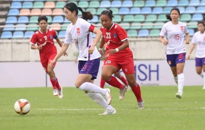 中国女足U20：卢家玉进球被判无效，展现极强的战斗意志(5)
