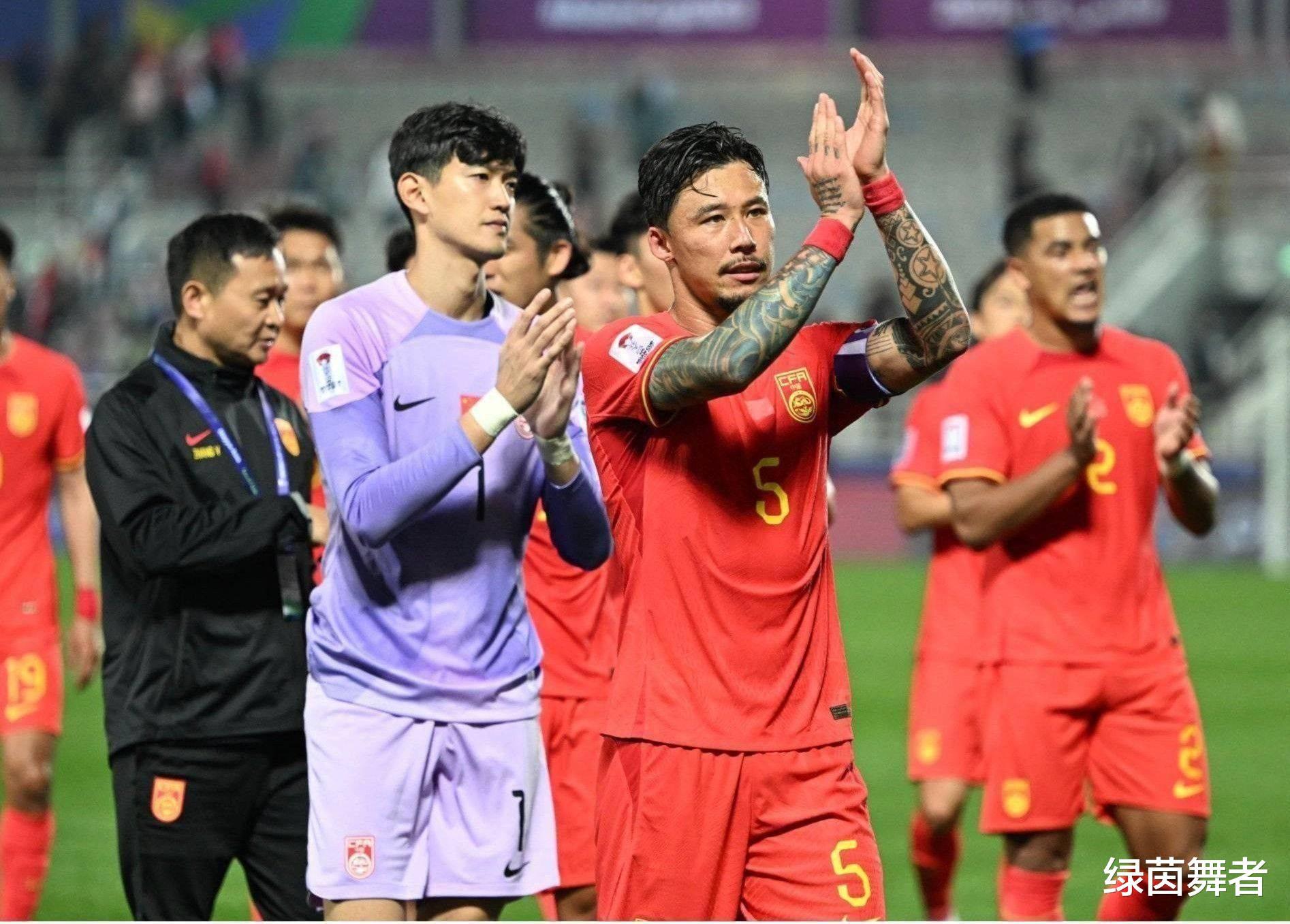 宣布退出国足2天后，张琳芃收回决定，将再战新加坡，盼3-0完胜！(5)