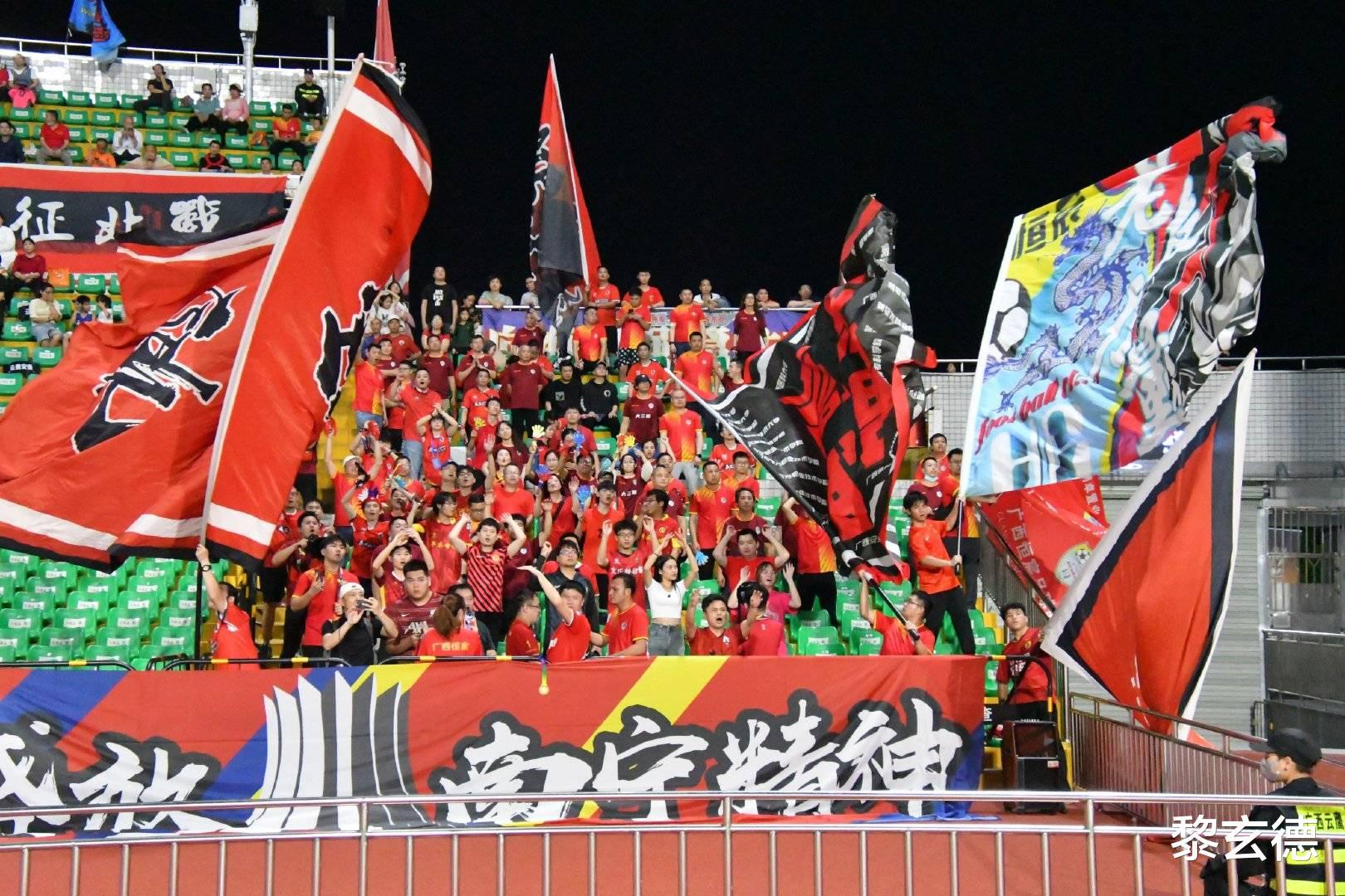 广西职业足球历史首次德比，上座率堪比中超，充满“北京元素”(1)