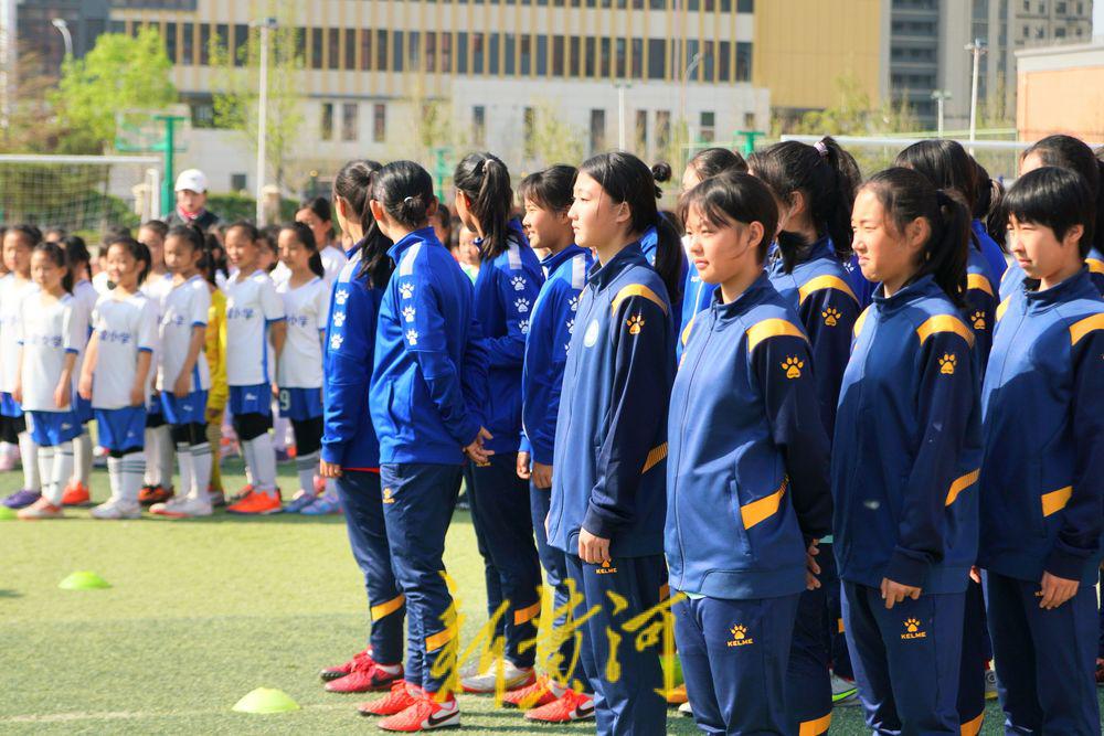 勇敢去追！2024年“亚足联女足日”女孩足球节活动在槐荫区举办(4)
