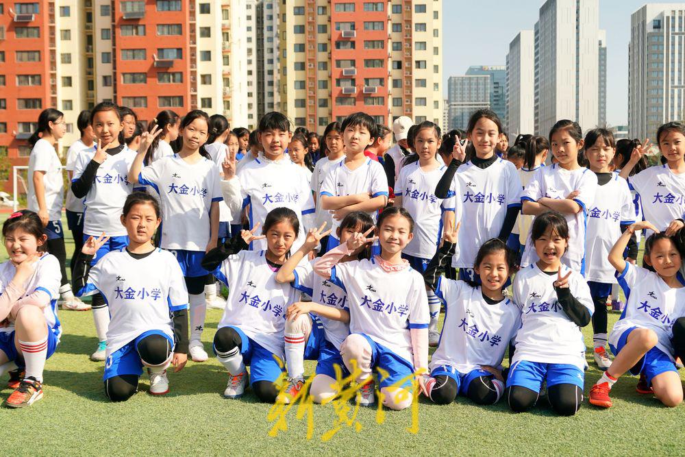 勇敢去追！2024年“亚足联女足日”女孩足球节活动在槐荫区举办(5)
