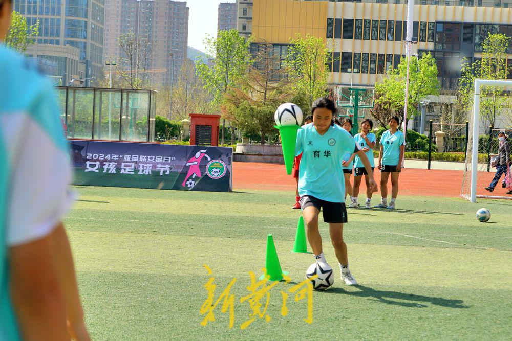 勇敢去追！2024年“亚足联女足日”女孩足球节活动在槐荫区举办(6)